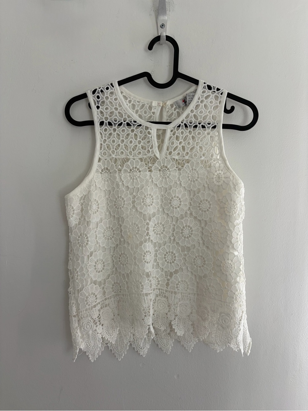 Lace Floral Keyhole White Sleeveless Camisole